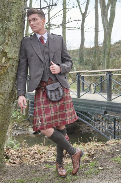 8 Yard Kilt - Outfit
